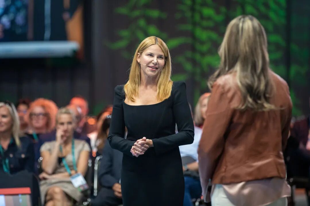 Salesforce names Denise Dresser to succeed Lidiane Jones as CEO of Slack |  TechCrunch