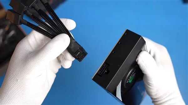RTX 4090 48GB拆解、实测：噪音吵得耳朵要崩溃了