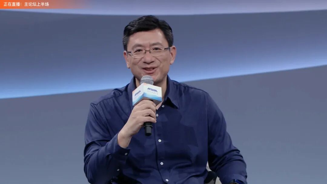 万字实录 | 杨植麟、姜大昕、朱军现场激辩！国产 AI 巨头对 o1 模型和行业的深度思考 配图 5