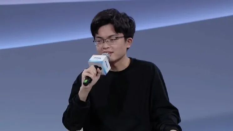 杨植麟、姜大昕、朱军云栖激辩：我们对大模型发展的预测，都过于保守了 配图 2