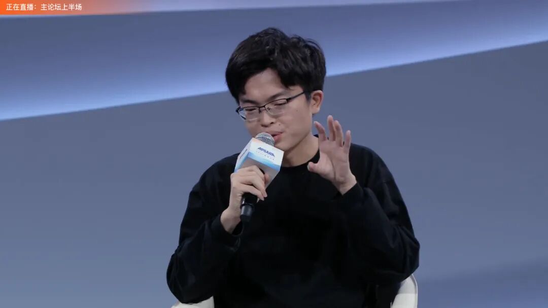 万字实录 | 杨植麟、姜大昕、朱军现场激辩！国产 AI 巨头对 o1 模型和行业的深度思考 配图 3
